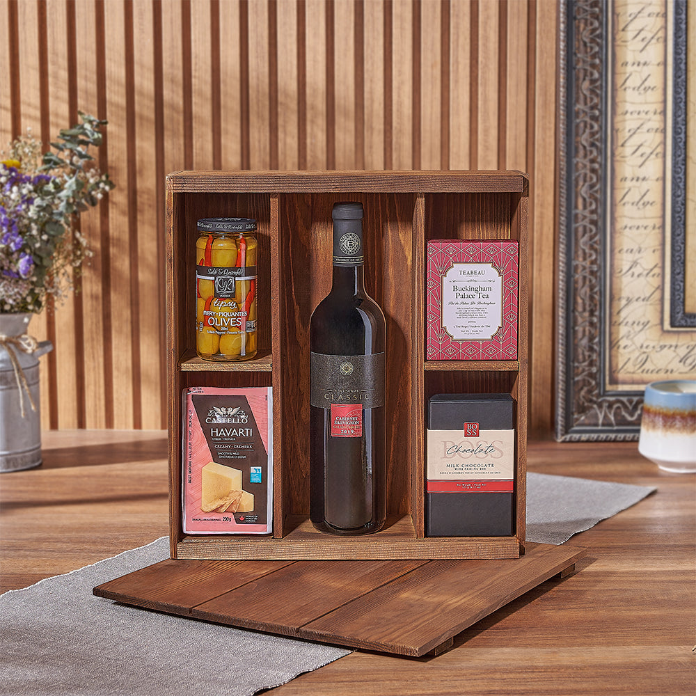Kosher Wine Gift in Wooden Decanter – how the gift is presented