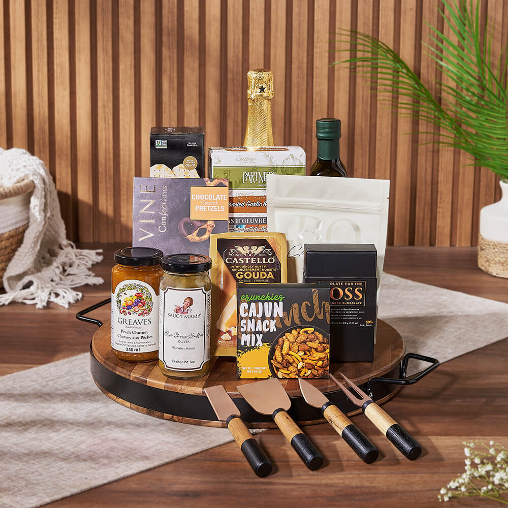 Premium Sparkling Wine Basket with Cheese and Snacks Gift – how the gift is presented