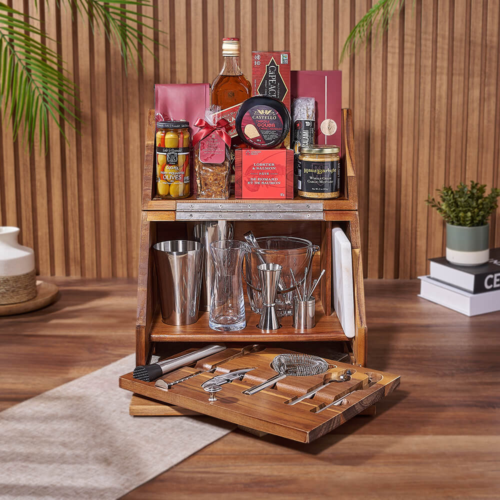 Whiskey and Cocktail Bar Gift Basket – how the gift is presented