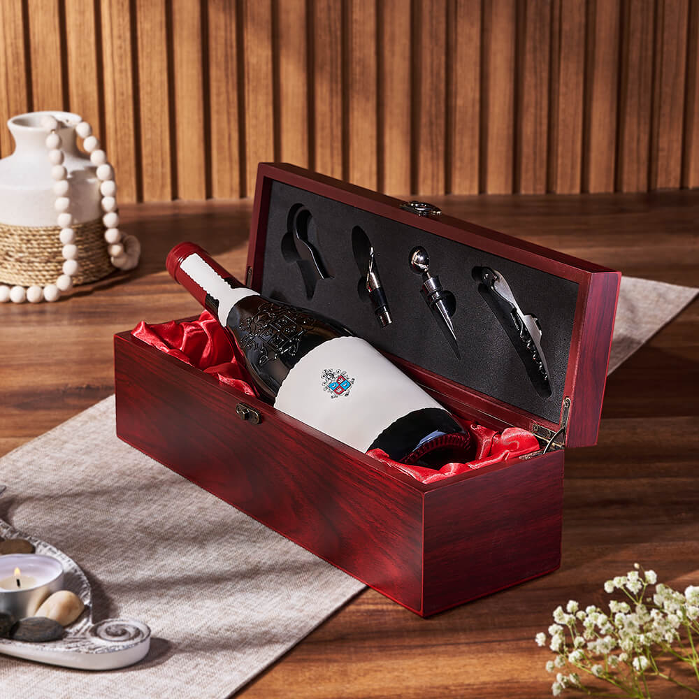 Mahogany Wooden Wine Gift Box – how the gift is presented
