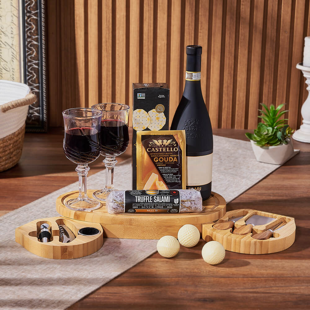 Golf-Themed Wine Gift Set with Gourmet Cheese and Salami – how the gift is presented