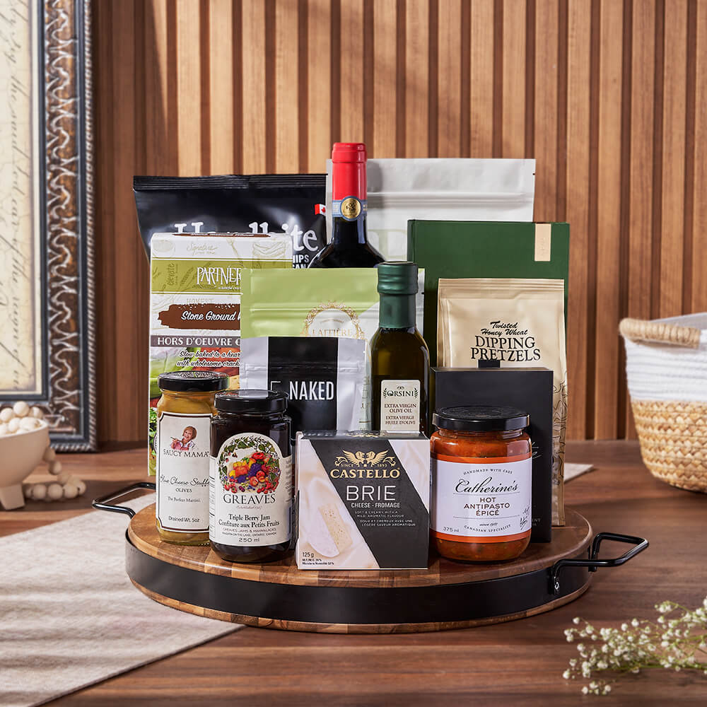 Wine Gift Basket with Cutting Board – how the gift is presented
