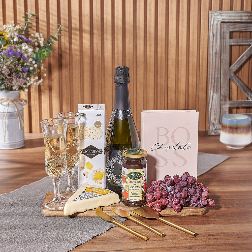 Kosher Sparkling Wine Charcuterie Basket – how the gift is presented