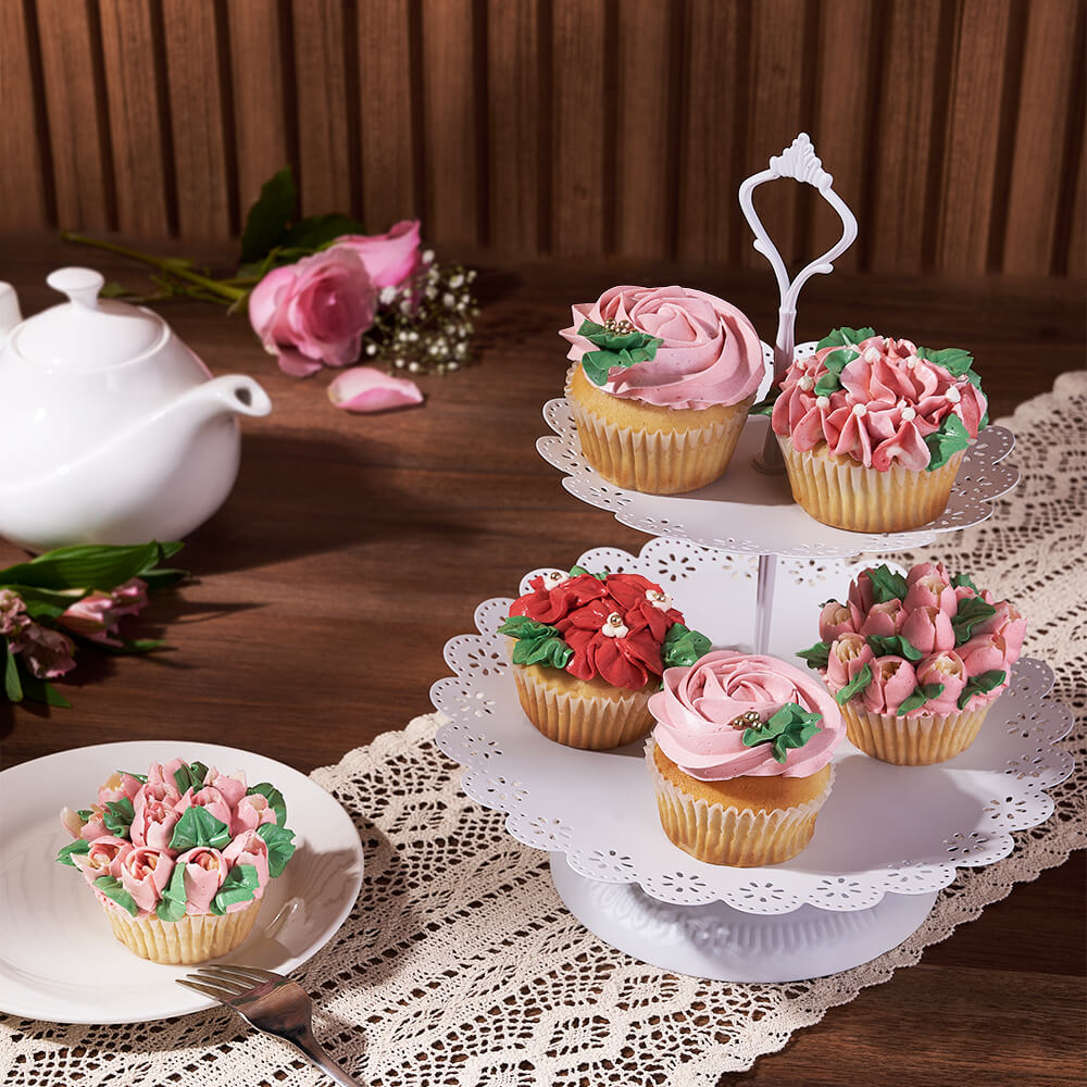 Floral-Decorated Vanilla Cupcake Cake for Mother's Day – how the gift is presented