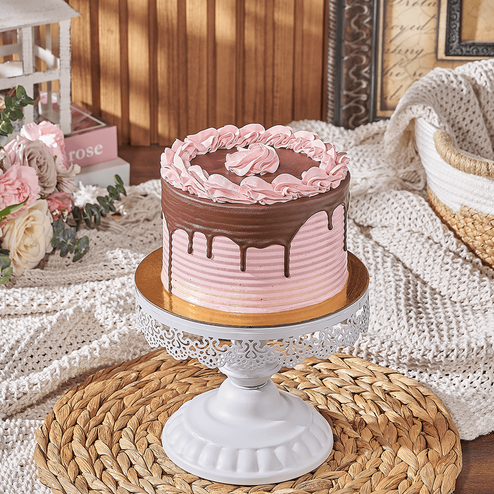 Chocolate Raspberry Buttercream 6-Inch Cake – how the gift is presented