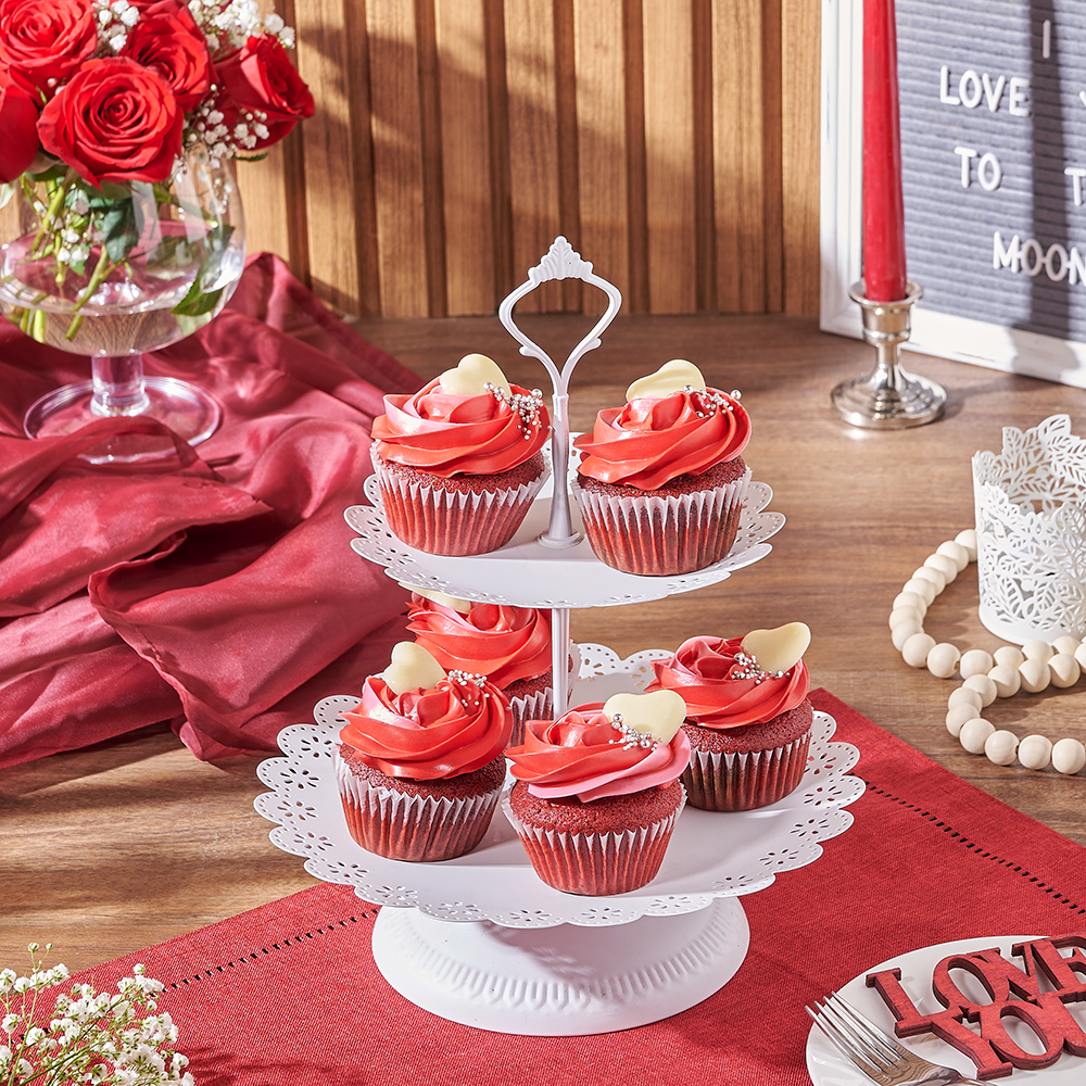 6-Piece Red Velvet Heart Cupcake Set – how the gift is presented