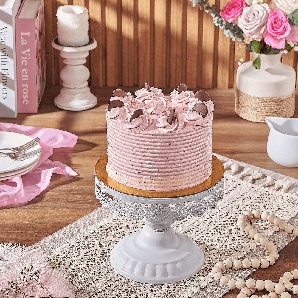Chocolate Strawberry Buttercream Cake – how the gift is presented