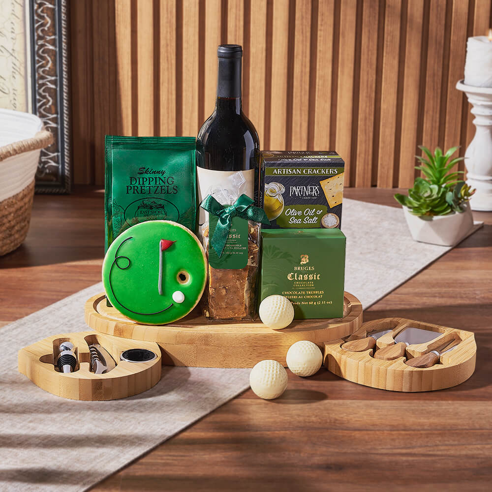 Golf-Themed Gift Basket with Wine and Gourmet Snacks – how the gift is presented