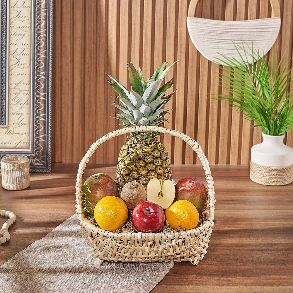 Small Wide Boat Shaped Fruit Basket Gift – how the gift is presented