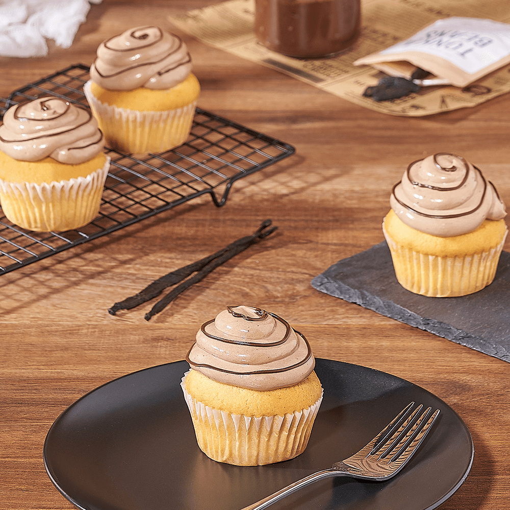 Vanilla Hazelnut Cupcake Cake – how the gift is presented