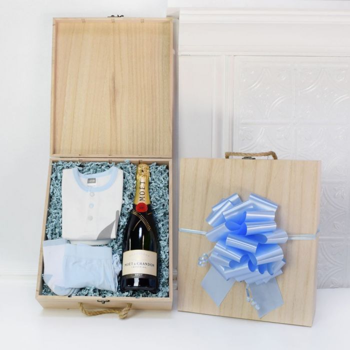 Champagne and Baby Boy Clothing Gift – how the gift is presented