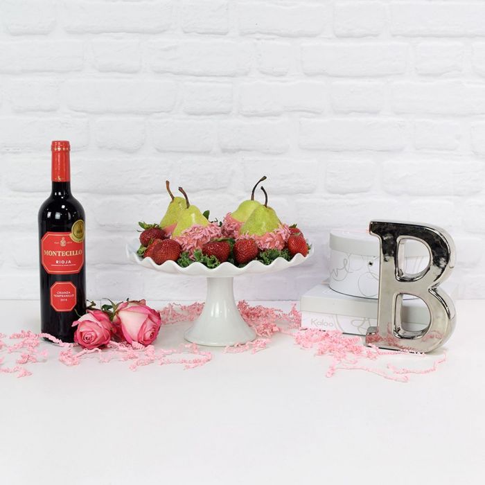 Wine Gift Basket with Chocolate Pears – how the gift is presented