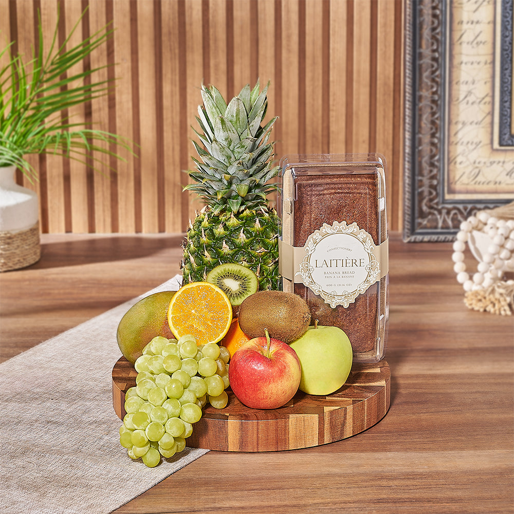 Fresh Fruit Basket with Cutting Board – how the gift is presented