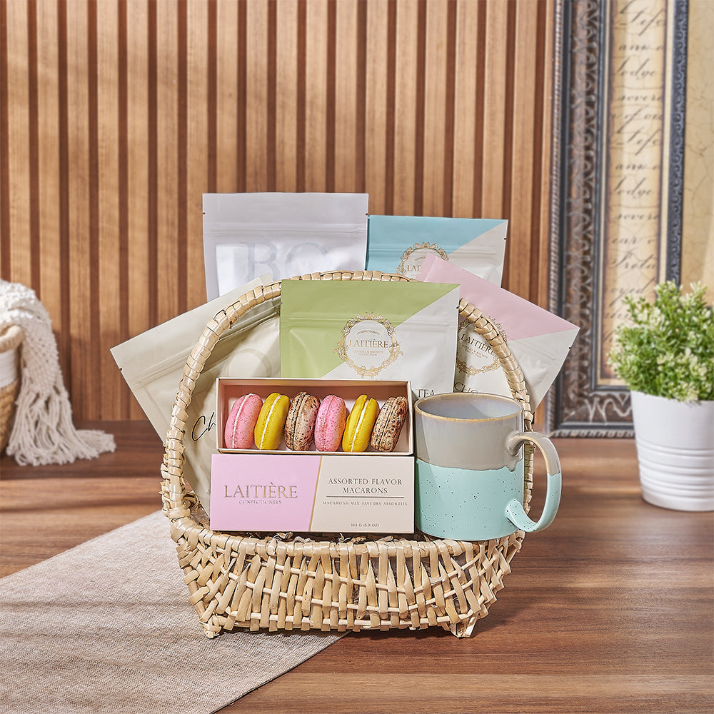 Deluxe Gift Basket with Assorted Gourmet Cookies and Two-Tone Mug – how the gift is presented