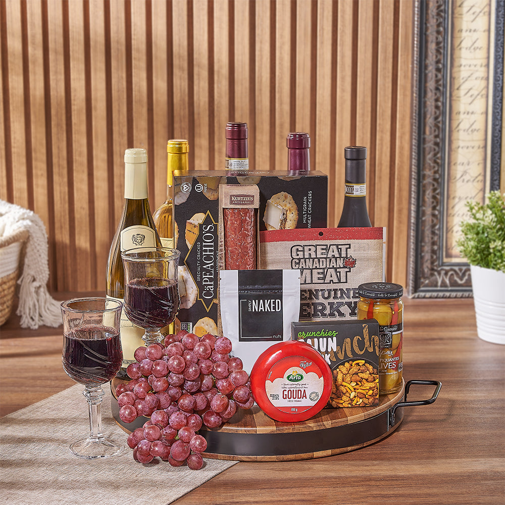 Wine Gift Basket with Assorted Crackers – how the gift is presented
