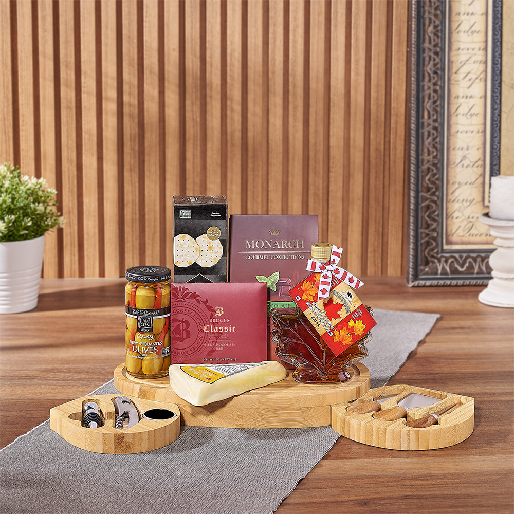 Kosher Snack and Cheese Board Basket – how the gift is presented