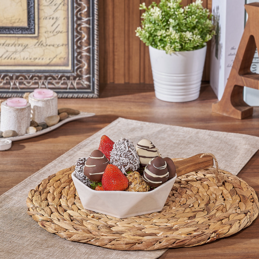 Strawberry Chocolate Dessert Box – how the gift is presented