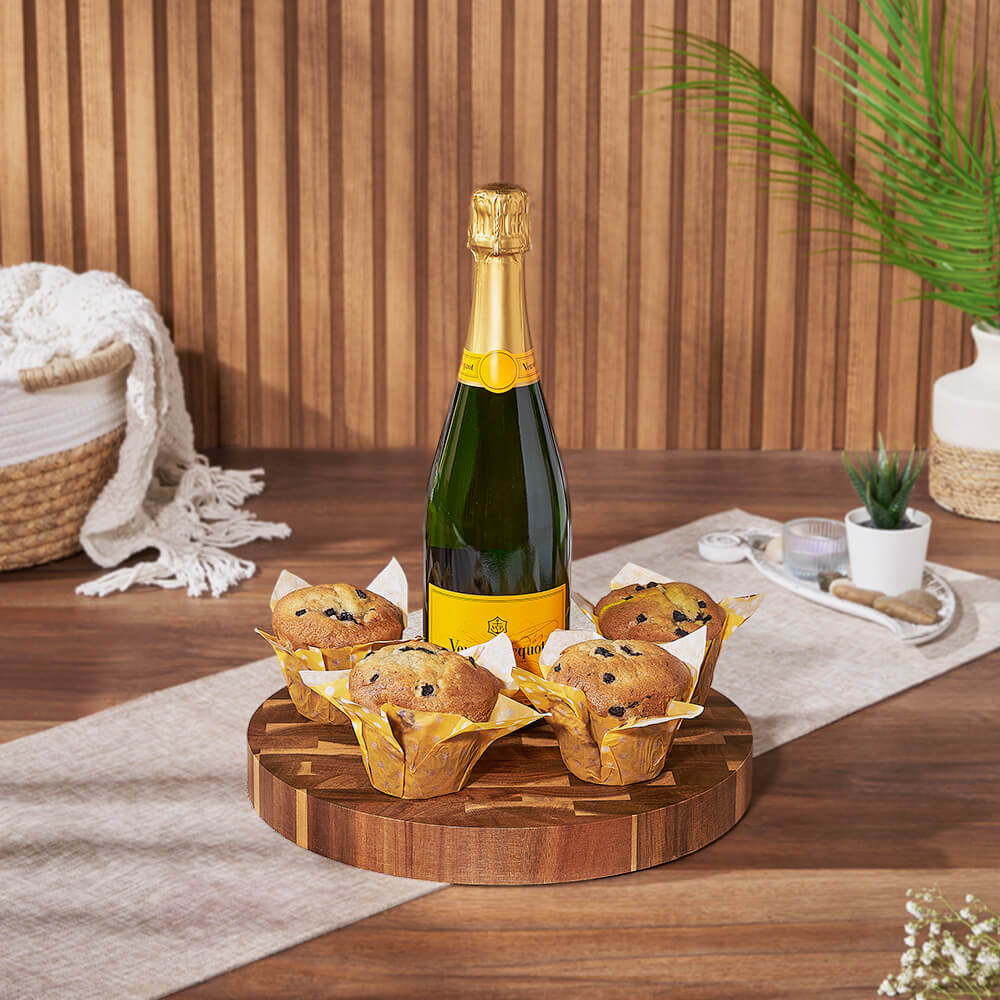 Blueberry Muffins with Sparkling Wine Basket – how the gift is presented