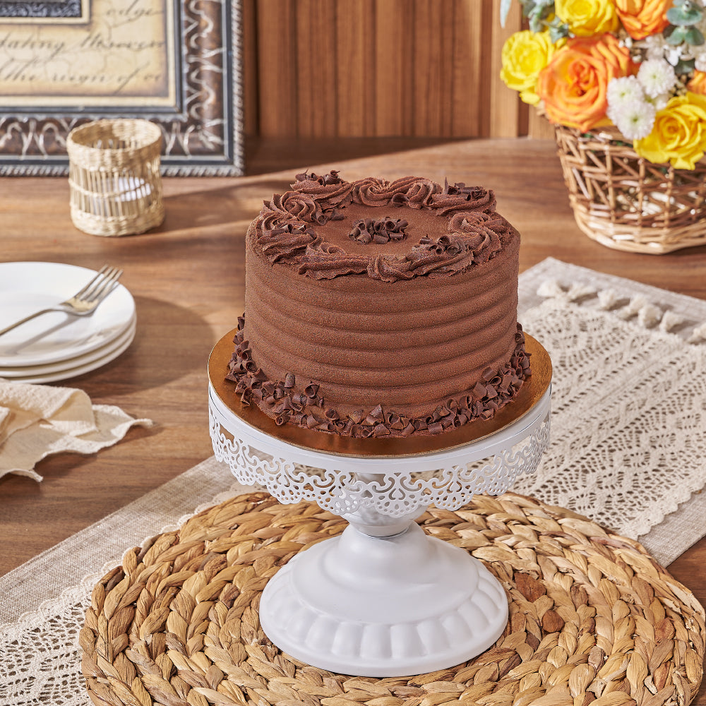 Rich Chocolate Cake with Chocolate Frosting – how the gift is presented