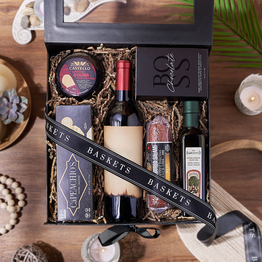 Wine and Chipotle Gouda Cheese Basket – how the gift is presented