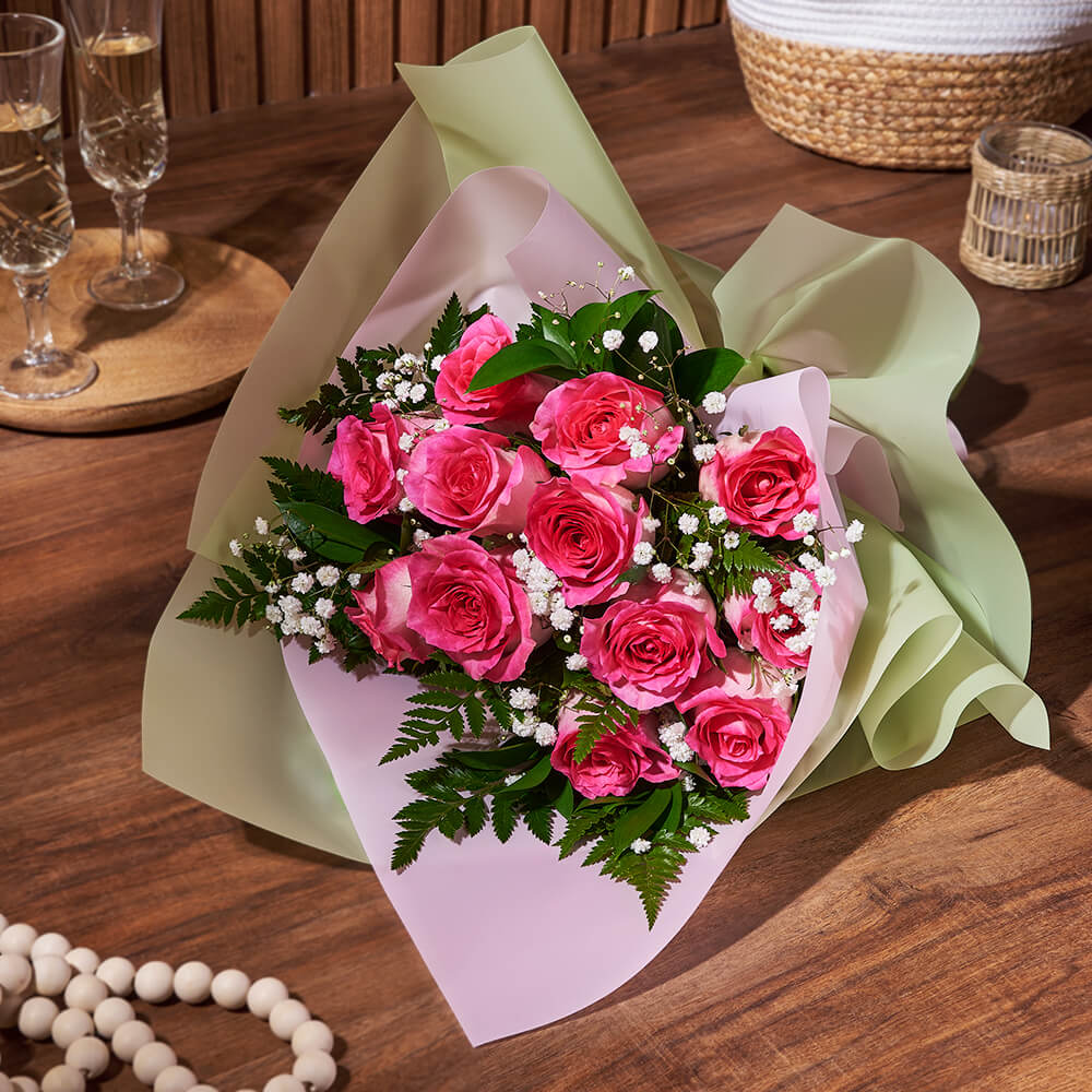 12-Stem Pink Rose with Baby's Breath – how the gift is presented