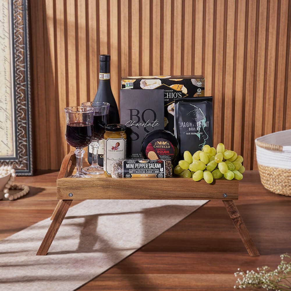 Premium Wine and Gourmet Snack Basket with Serving Tray – how the gift is presented