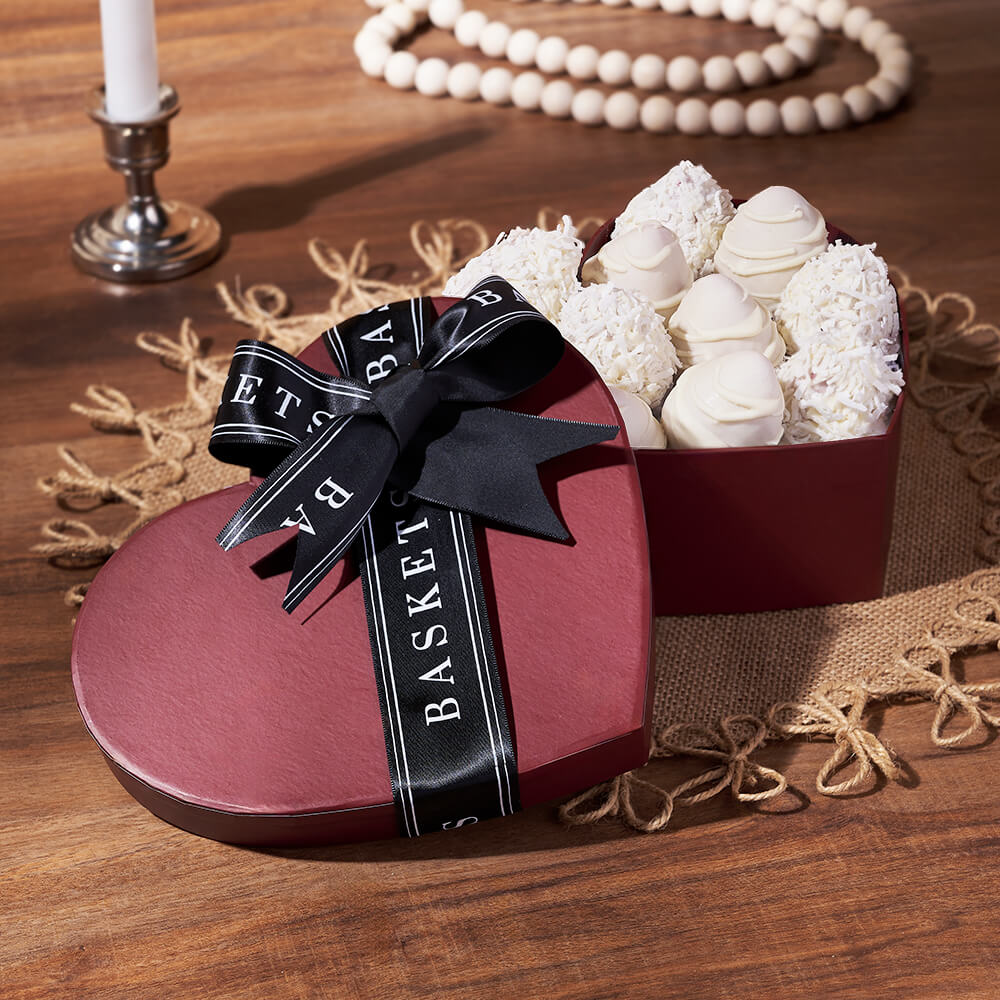White Chocolate Strawberry Treat Box – how the gift is presented
