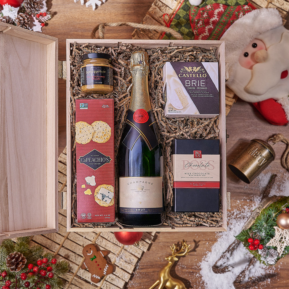 Festive Sparkling Wine Gift with Brie Cheese and Chocolates in Wooden Box – how the gift is presented