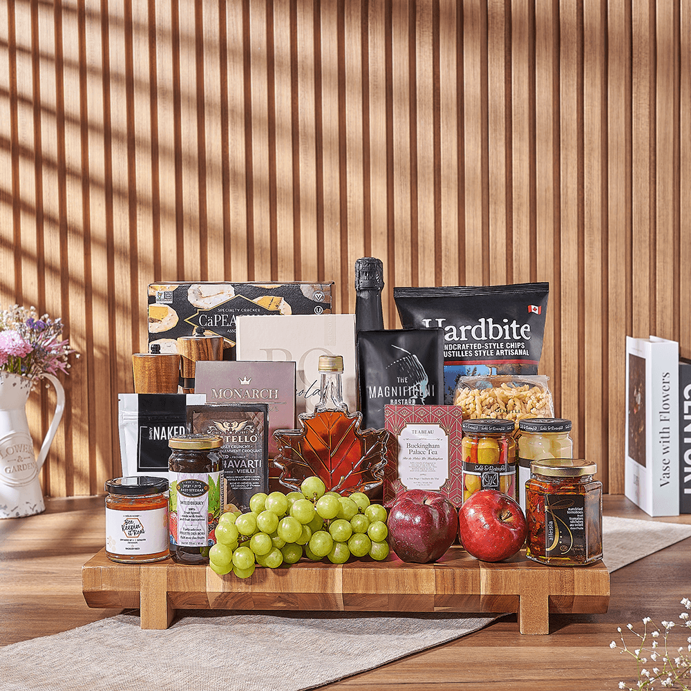 Gourmet Gift Basket with Kosher Sparkling Wine and Snacks – how the gift is presented