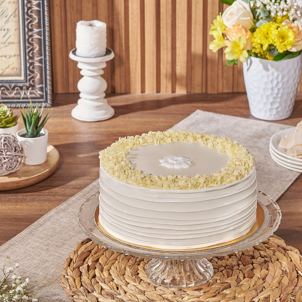 Vanilla Buttercream Frosted Three-Layer Cake – how the gift is presented