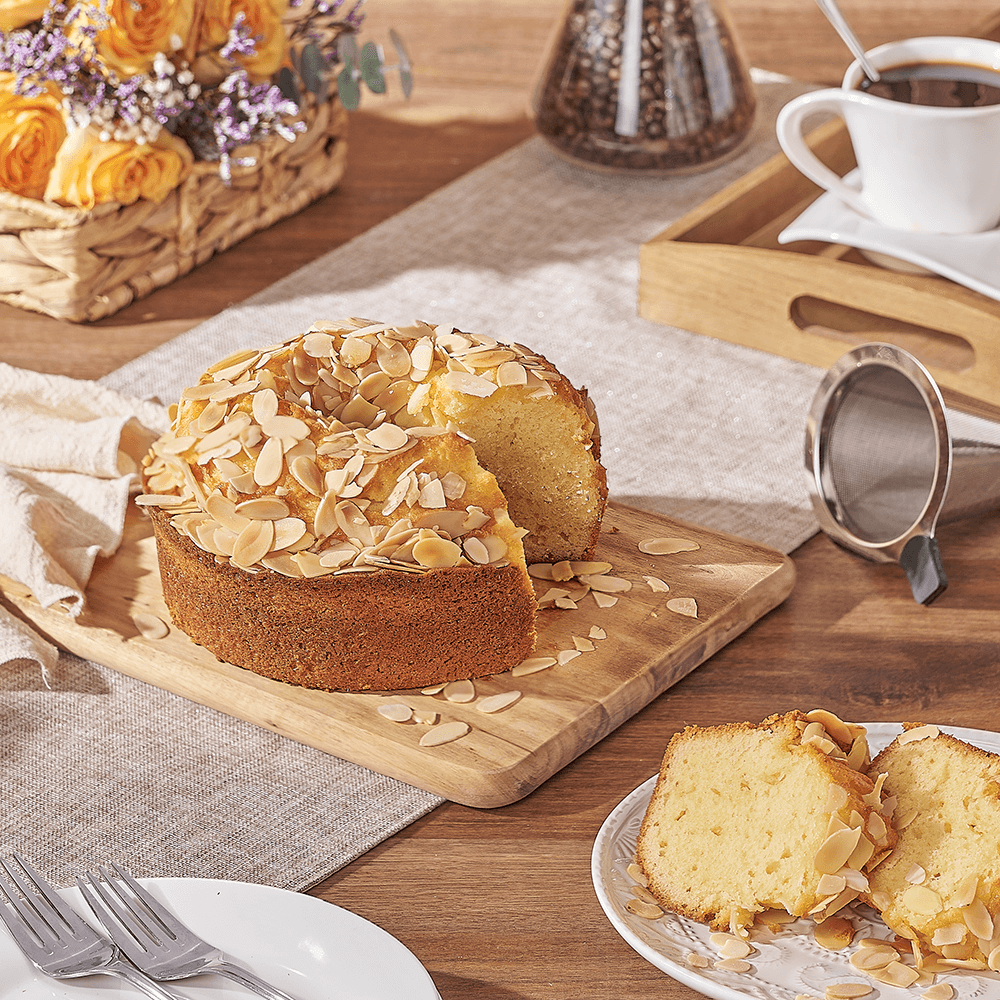 Almond Lemon Coffee Cake – how the gift is presented