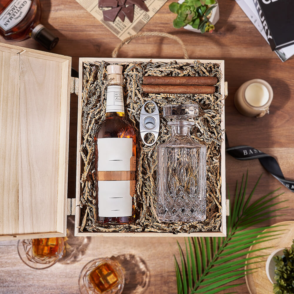 Whiskey Gift Set with Decanter and Two Premium Cigars in Wooden Box – how the gift is presented
