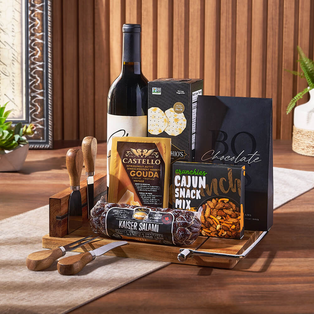 Gourmet Gift Basket with Wine and Cheese Board – how the gift is presented