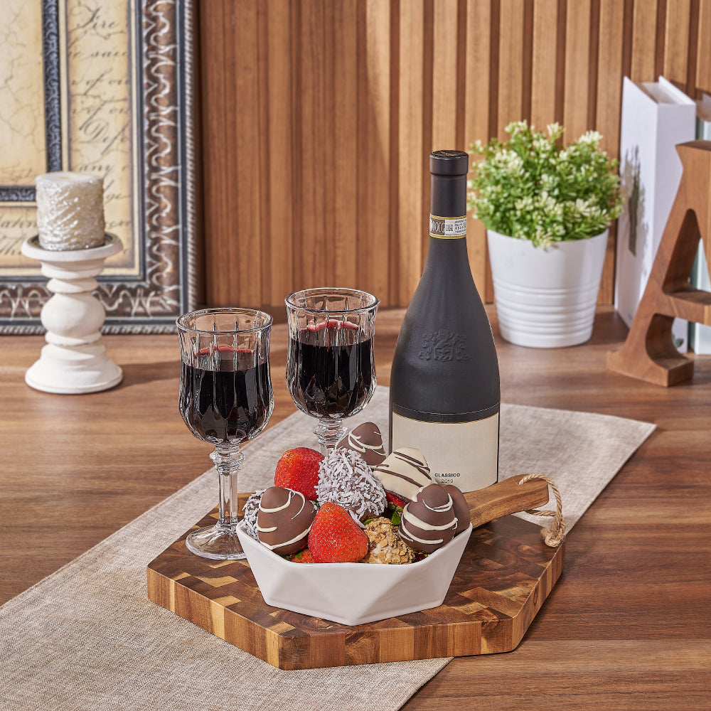 Wine and Chocolate Strawberry Basket – how the gift is presented