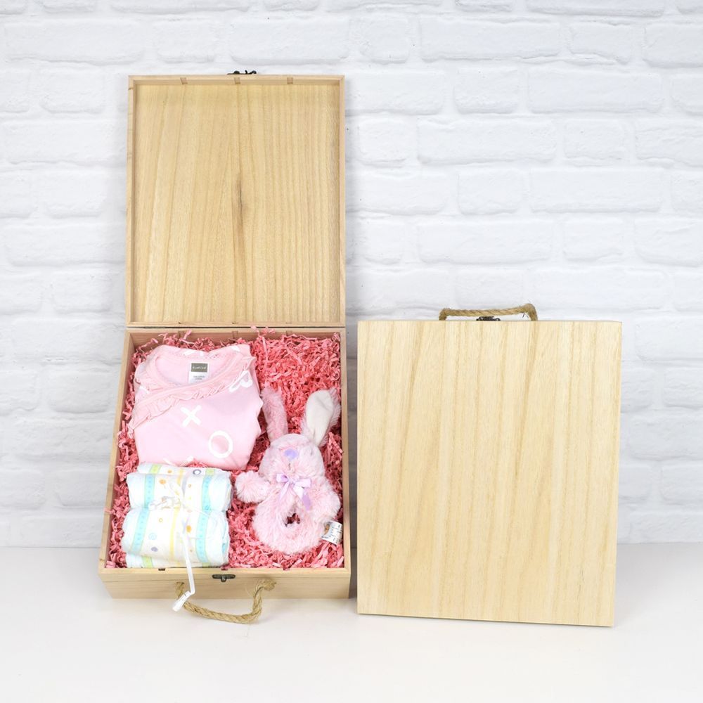 Baby Girl Present Box – how the gift is presented