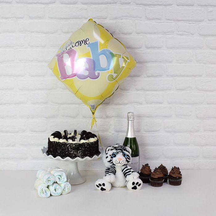 Champagne Basket with Cupcakes and Cake – how the gift is presented